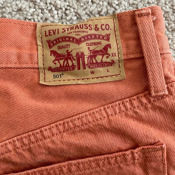 Levi’s orange destroyed shorts - Picture 4 of 7